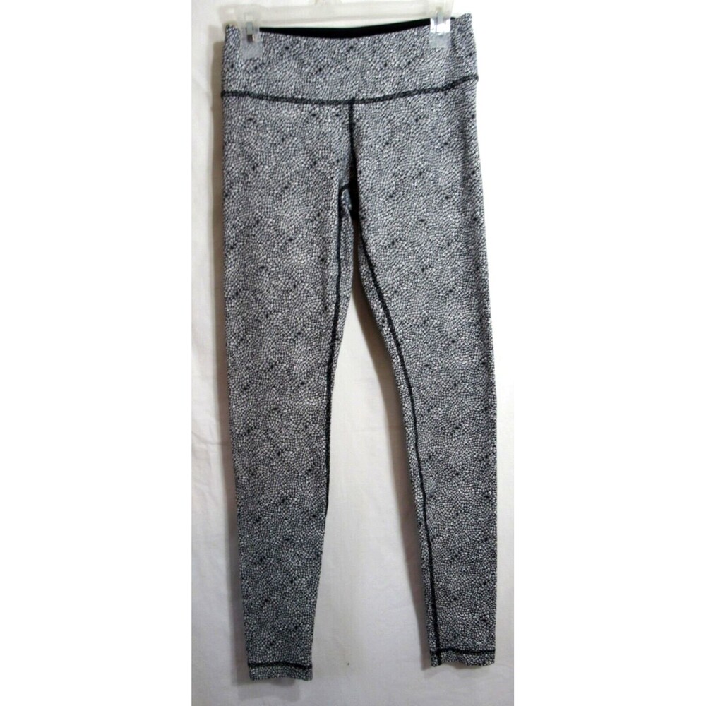 Lululemon Black & White Floral Leggings Size 6 EUC